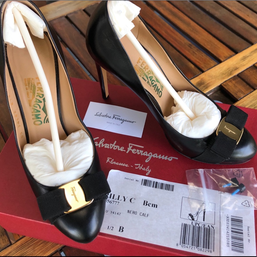 8.5 Salvatore Ferragamo Rilly Nero (Black) Pump